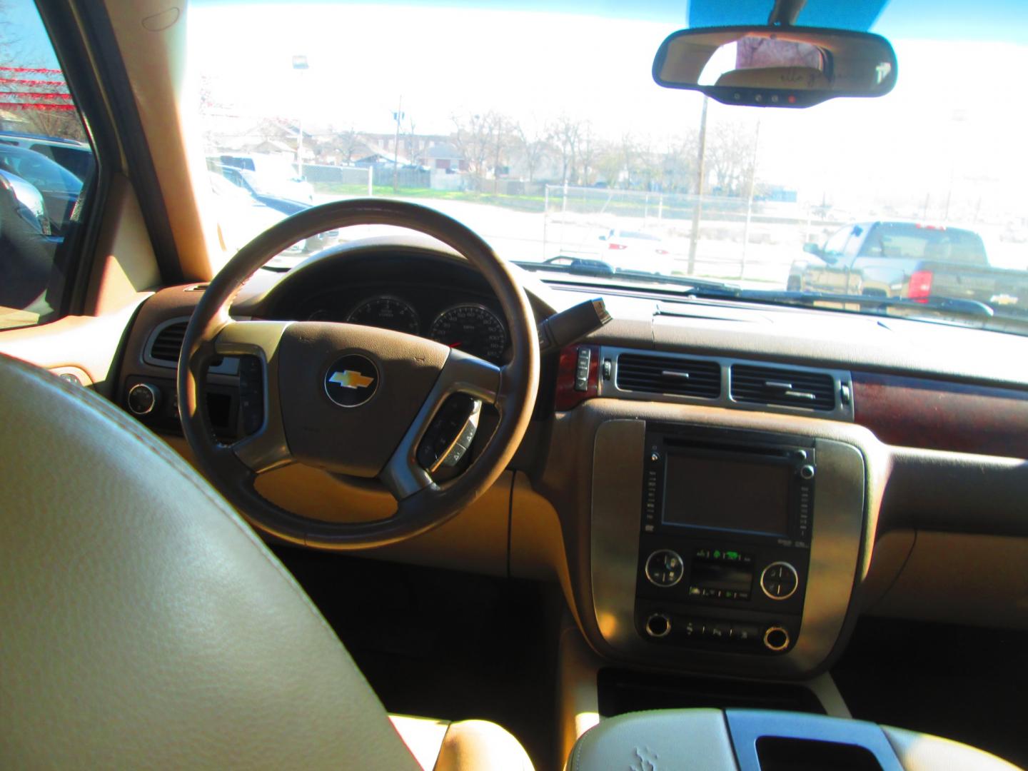 2012 GOLD Chevrolet Tahoe (1GNSCCE07CR) , located at 1815 NE 28th St., Fort Worth, TX, 76106, (817) 625-6251, 32.795582, -97.333069 - Photo#12